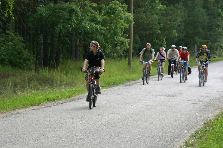 Jalgrattamatkajad Klooga lähistel. Foto: Kaido Einama