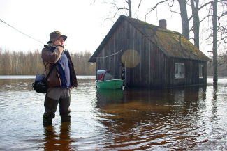Aivar Ruukel Soomaa üleujutusel. Foto: Kaido Einama