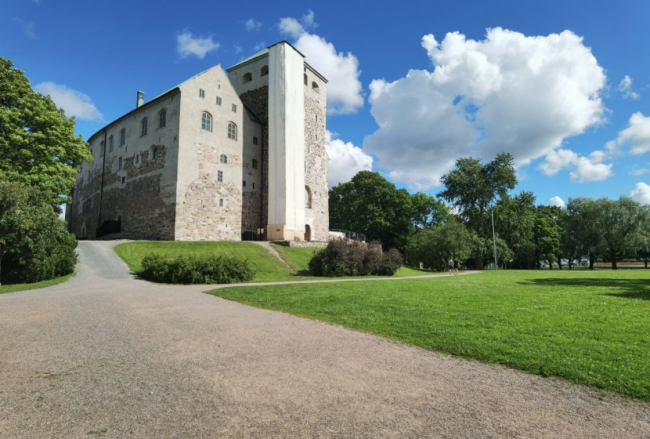 Helsingist on Turu (pildil) ja ka Tampere linna rohelisem sõita bussiga.